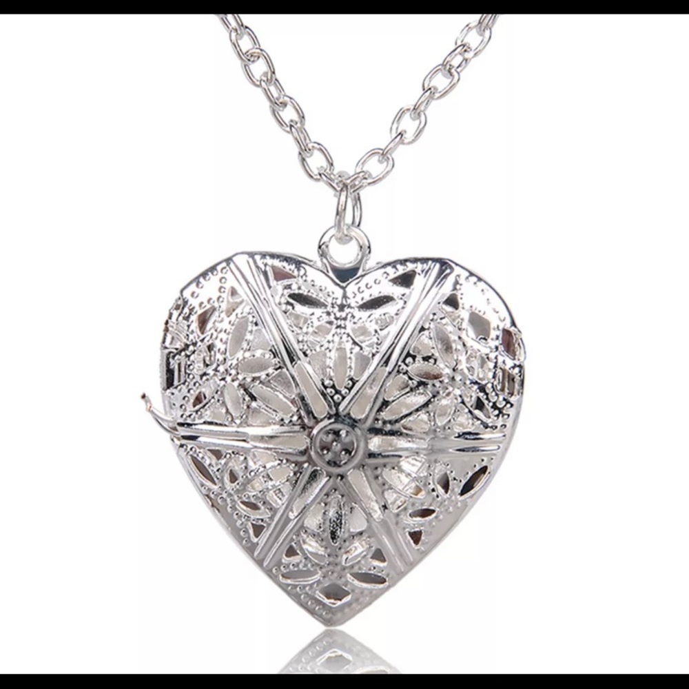 Silver Picture Photo Small Heart Locket Necklace - Picture 3 of 3